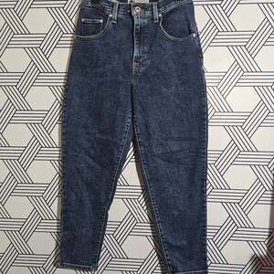 Levis Silver Tab Mom jean size 28